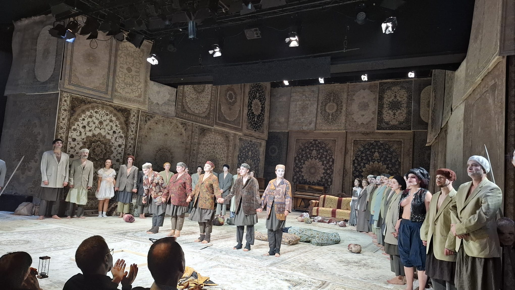 Neasemuita poveste a lui Abul Hossein Yemenitul – spectacolul lui Silviu Purcărete, la Sibiu